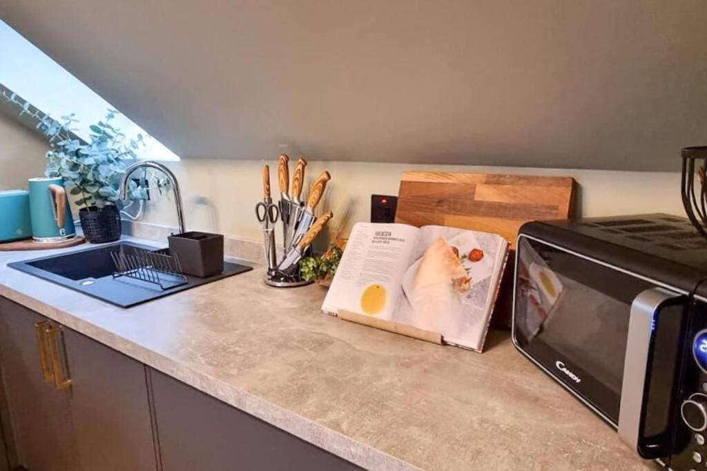 Super Stylish Apartment In Urmston Flat 3 Dış mekan fotoğraf